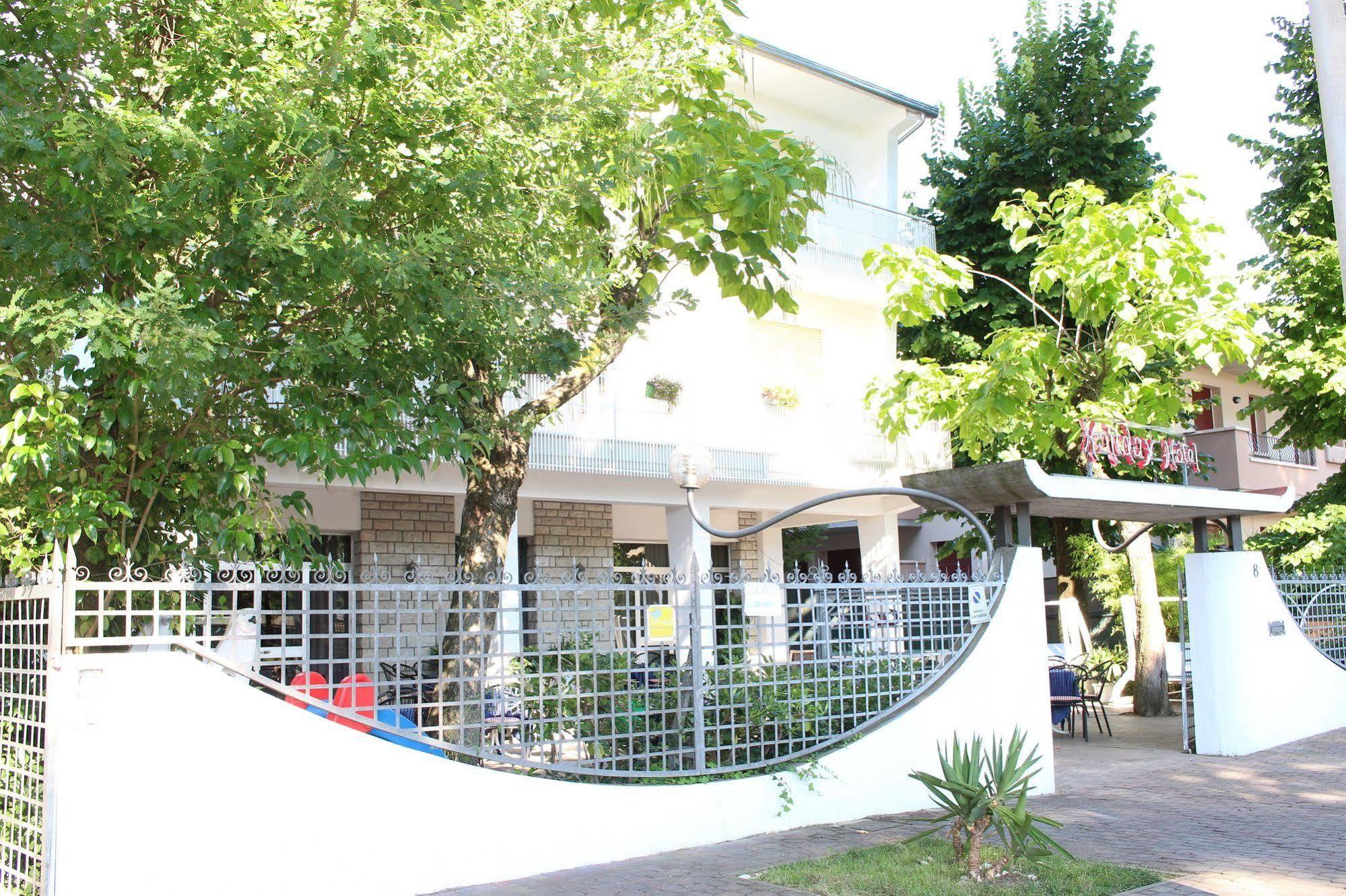 Holiday Hotel 3*